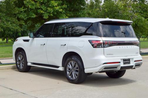 2025 INFINITI QX80 PURE