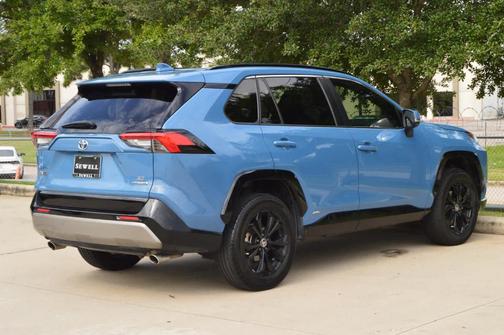 2022 Toyota RAV4 Hybrid SE