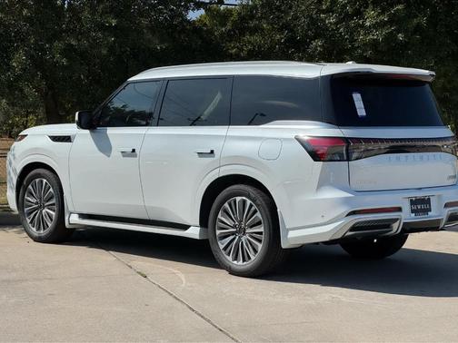 2026 INFINITI QX80 Luxe