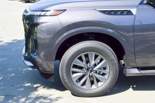 2025 INFINITI QX80 PURE