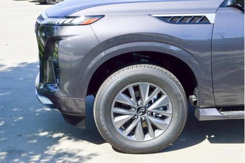 2025 INFINITI QX80 PURE