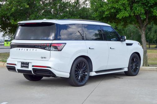 2025 INFINITI QX80 Luxe