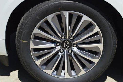 2025 INFINITI QX80 Luxe