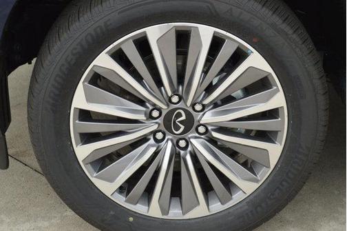 2025 INFINITI QX80 Luxe