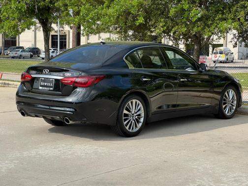 2023 INFINITI Q50 LUXE