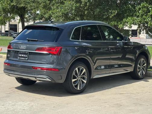 Manhattan Gray Metallic 2021 Audi Q5 40 Premium Plus