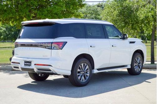 2025 INFINITI QX80 PURE