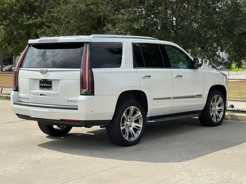 2018 Cadillac Escalade Luxury