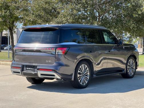 2026 INFINITI QX80 Luxe