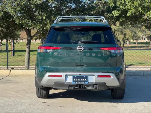 2023 Nissan Pathfinder Platinum