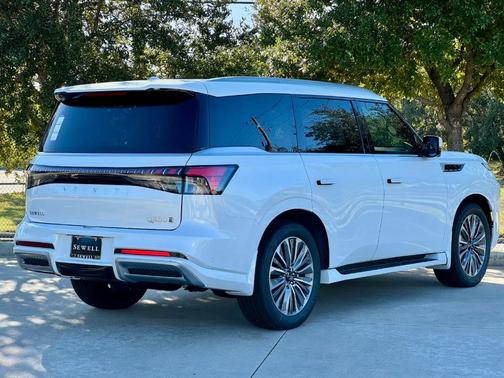 2026 INFINITI QX80 Luxe