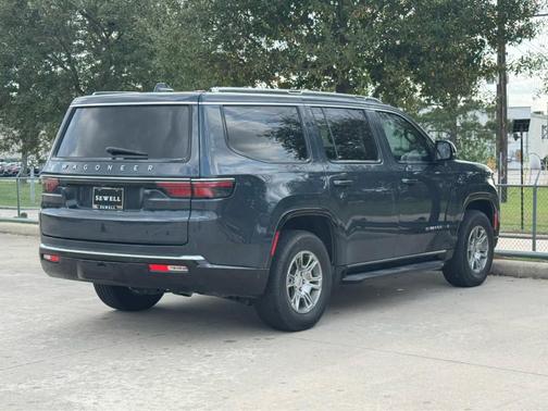 2023 Jeep Wagoneer Base