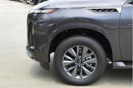 2025 INFINITI QX80 PURE