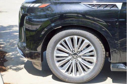 2025 INFINITI QX80 Luxe