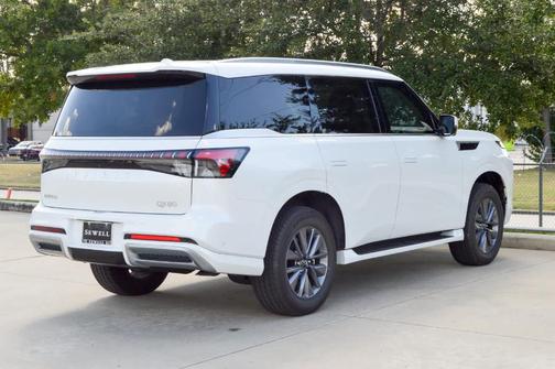 2025 INFINITI QX80 PURE