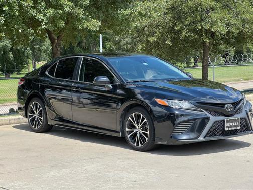 Midnight Black Metallic 2019 Toyota Camry SE