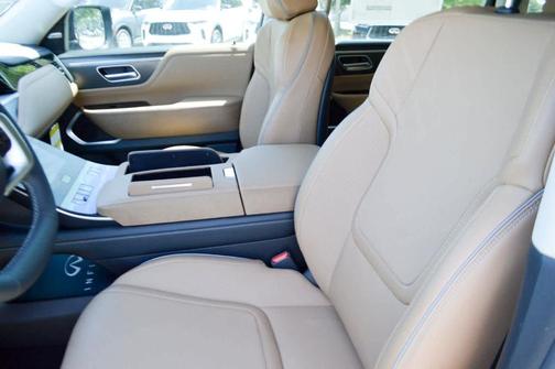 2025 INFINITI QX80 Luxe