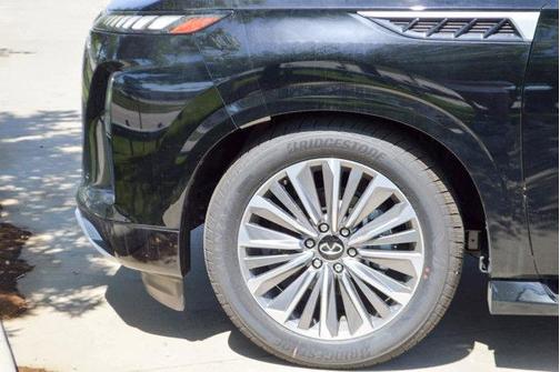 2025 INFINITI QX80 Luxe
