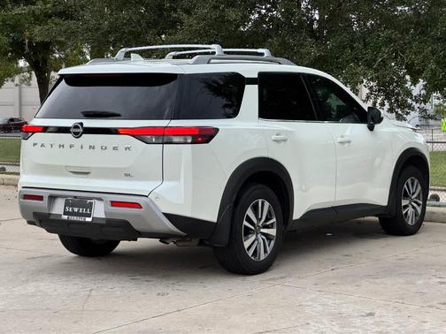 2024 Nissan Pathfinder SL