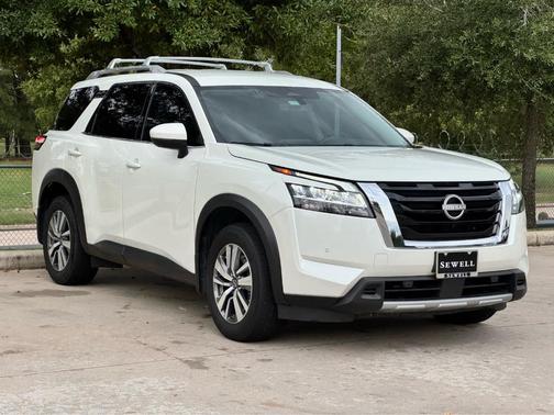 2024 Nissan Pathfinder SL