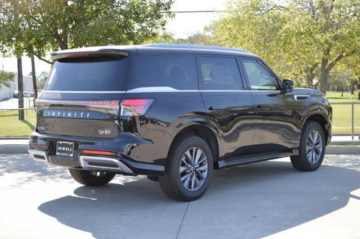 2025 INFINITI QX80 PURE