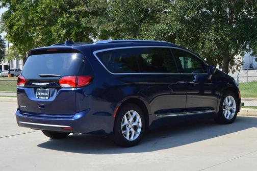 2020 Chrysler Pacifica Touring-L Plus