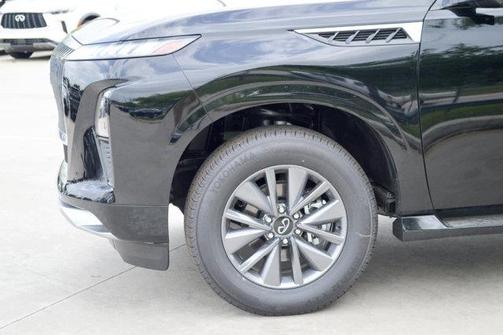 2025 INFINITI QX80 PURE
