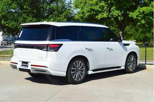 2025 INFINITI QX80 Luxe