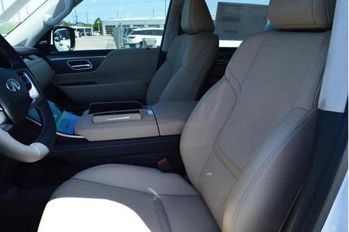 2025 INFINITI QX80 PURE