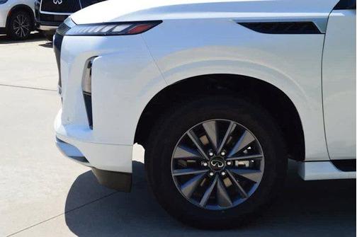 2025 INFINITI QX80 PURE