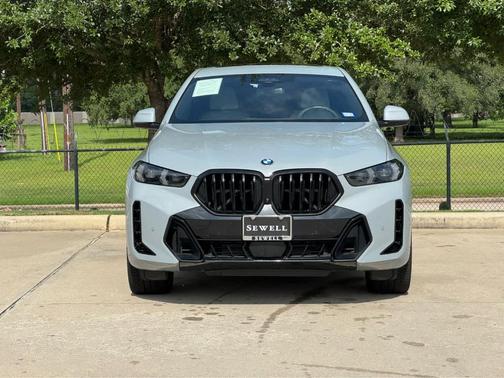 Gray Metallic 2024 BMW X6 xDrive40i