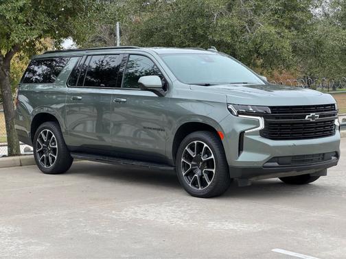 2023 Chevrolet Suburban RST