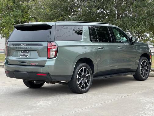 2023 Chevrolet Suburban RST