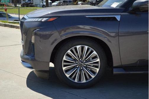 2025 INFINITI QX80 Luxe