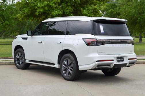 2025 INFINITI QX80 PURE