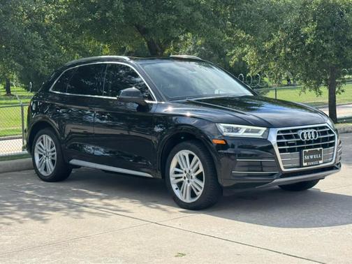 Mythos Black Metallic 2019 Audi Q5 2.0T Premium Plus