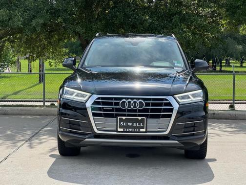 Mythos Black Metallic 2019 Audi Q5 2.0T Premium Plus
