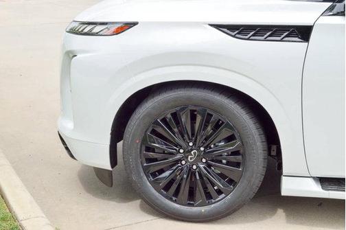 2025 INFINITI QX80 Luxe