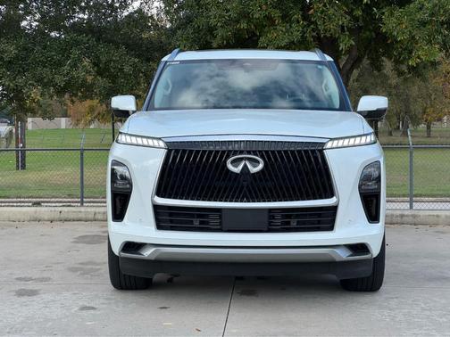 2026 INFINITI QX80 Luxe