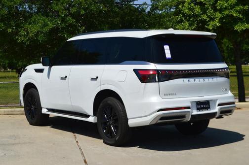 2025 INFINITI QX80 PURE