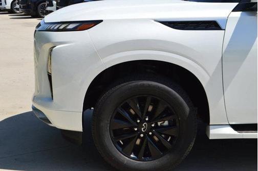 2025 INFINITI QX80 PURE