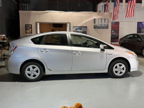 Classic Silver Metallic 2011 Toyota Prius II