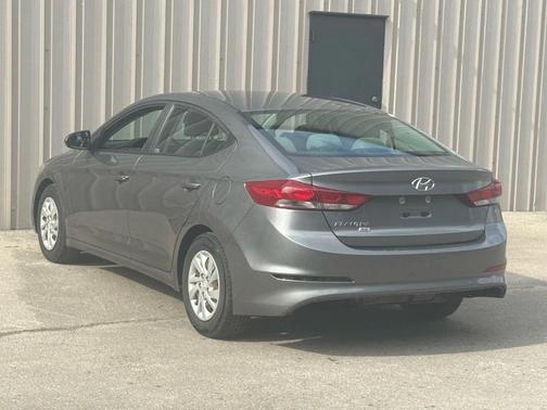 2018 Hyundai ELANTRA SE