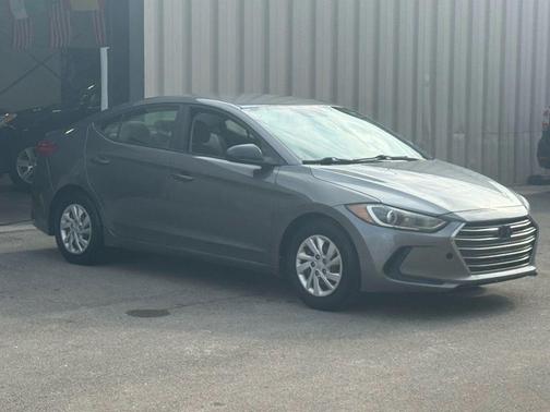 2018 Hyundai ELANTRA SE