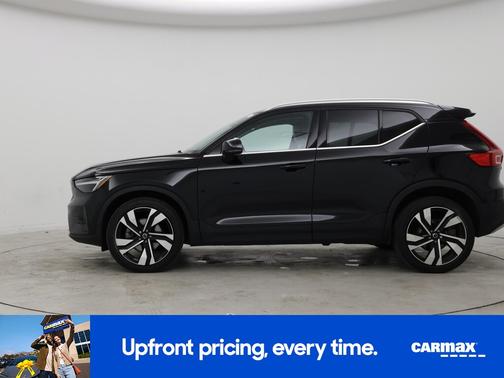 2023 Volvo XC40 B5 Plus Bright Theme