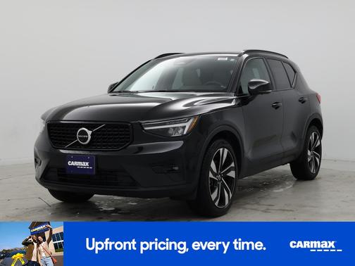 2023 Volvo XC40 B5 Plus Dark Theme
