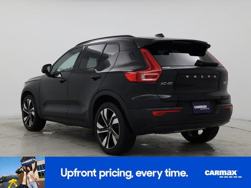 2023 Volvo XC40 B5 Plus Dark Theme