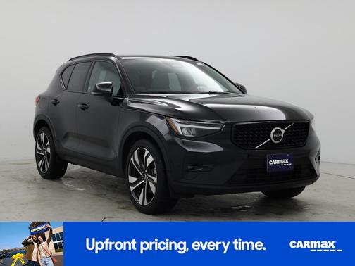 2023 Volvo XC40 B5 Plus Dark Theme