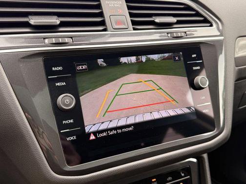 Deep Black Pearl 2022 Volkswagen Tiguan 2.0T SE 4MOTION