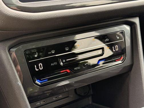 Deep Black Pearl 2022 Volkswagen Tiguan 2.0T SE 4MOTION